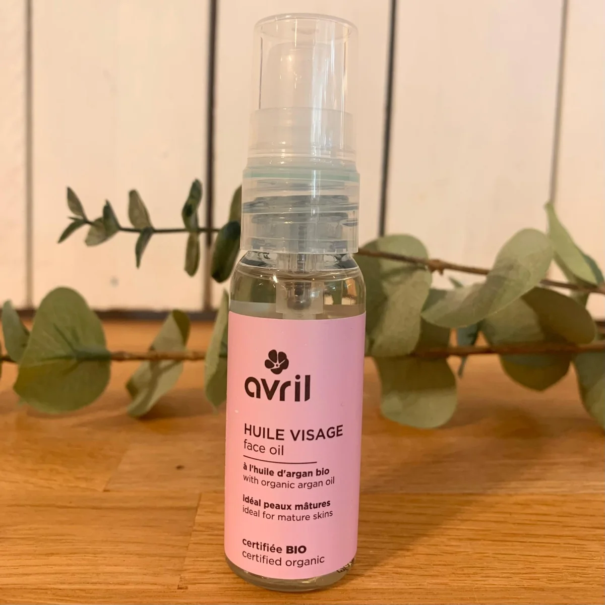 Huile visage – Idéal peaux matures 30ml - Éclairage de qualité avec frais de port offerts NOS HUILES DE CORPS PAILLETTEES Les huiles de corps pailletées sont des  soins qui nourrissent la peau tout en lui apportant un effet lumineux et  scintillant immédiat. Elles hydratent, assouplissent