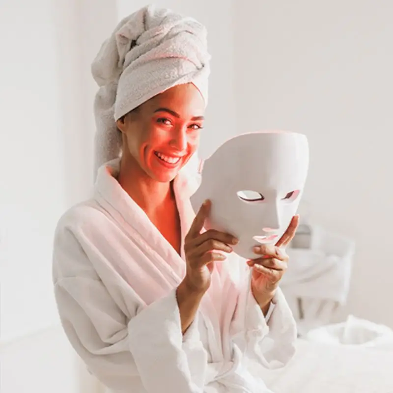 Masque visage LED thérapie photons - Boutique Bébé en Ligne : Soins, Jouets et Articles Maison Masque soin anti-âge anti-imperfections led mask blanc Silkn | La Redoute