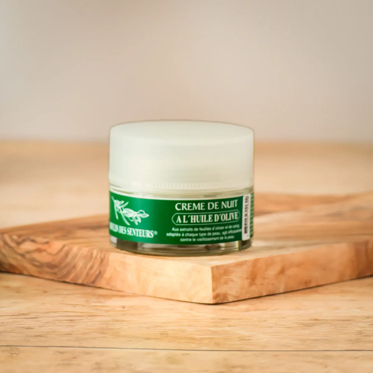 Crème de nuit hydratante à l’huile d’olive 50 ml - Vins Rouges Harmonieux pour Chaque Occasion - {'count': 1, 'name': 'cheveux'}