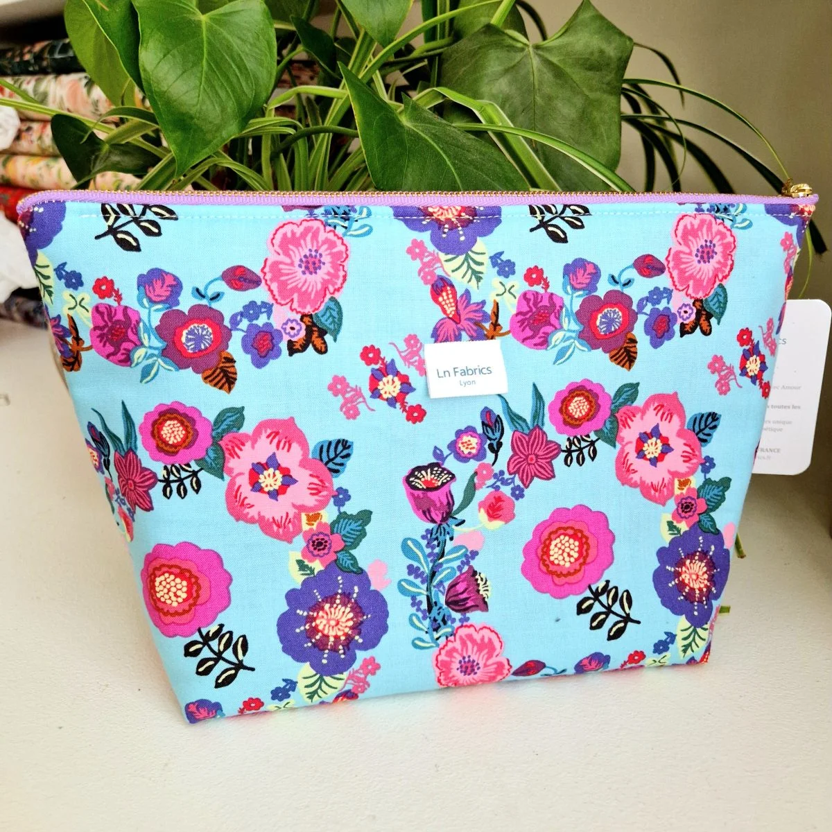 Trousse Molletonnée Fleurs Tissu Nathalie Lété - Édition Limitée – L’Art de la Table Française en Promotion ! Trousse scolaire collection GIM Les Schtroumpfs, Grand Schtroumpf (21x7,5cm)