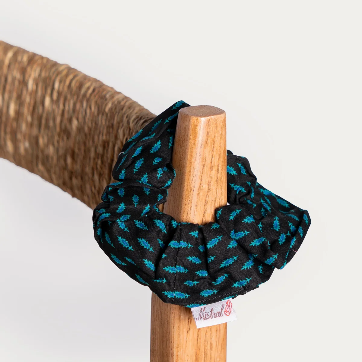 CHOUCHOU PLUME NOIR BLEU ELECTRIQUE - E-shop mondial – Produits durables, Instagram modernes et accessibles partout