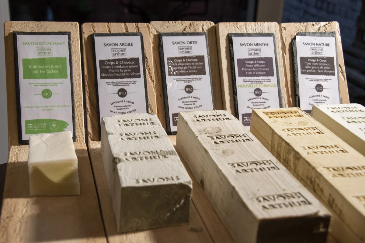 Savon menthe poivrée (à la coupe) – Savons Arthur – Bio - Vins Rouges Harmonieux pour Chaque Occasion - {'count': 1, 'name': 'huile'}